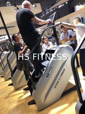 La machine stationnaire de grimpeur d'escalier de forme physique de gymnase 30 degrés inclinent type