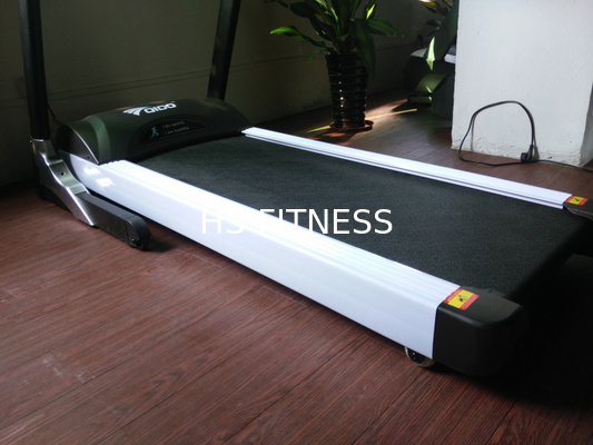 Fonctionnement d'intérieur de tapis roulant mécanique commercial d'exercice